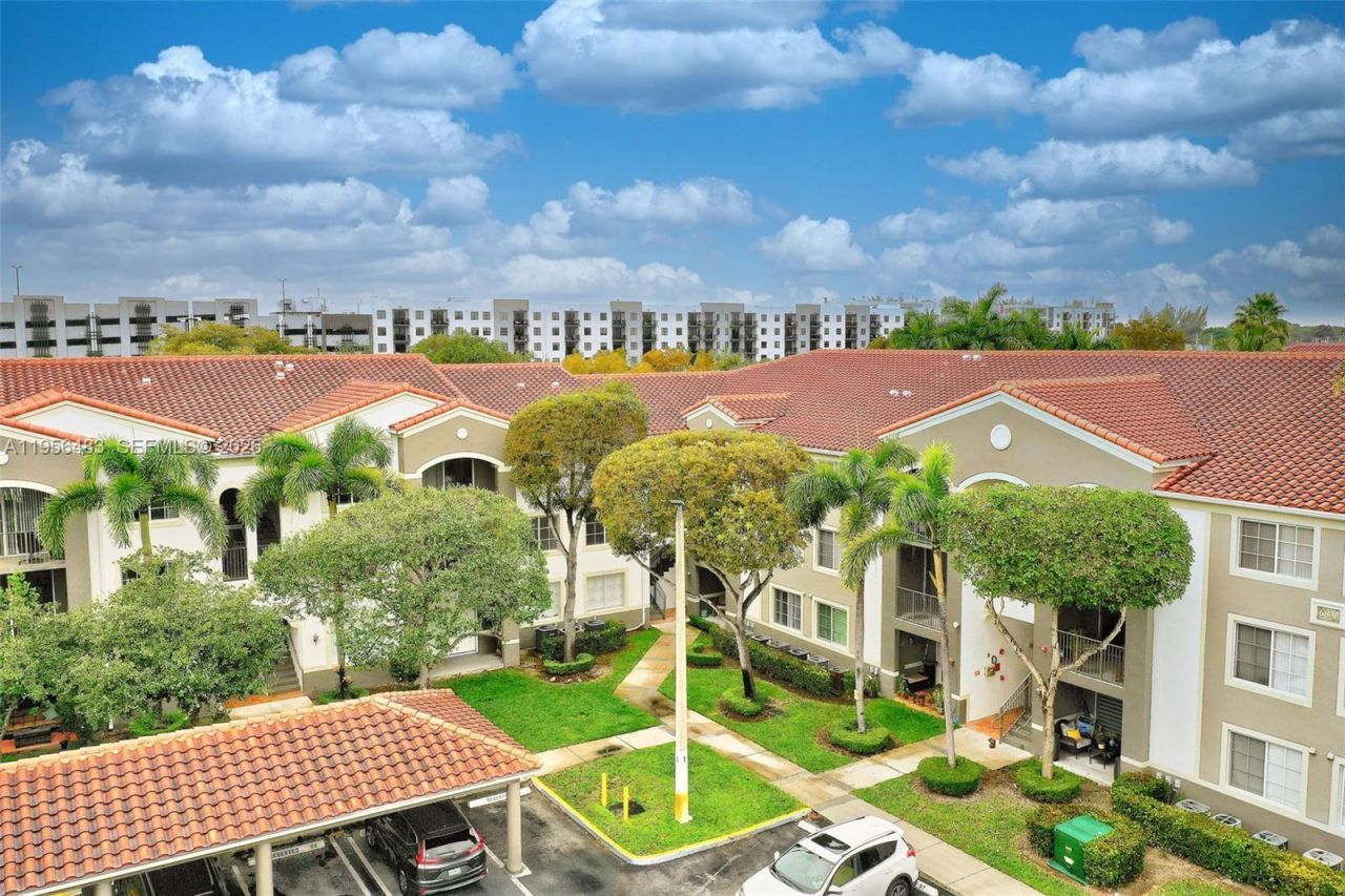 6831 SW 44th St, Unit 304, Miami, FL 33155 Photo