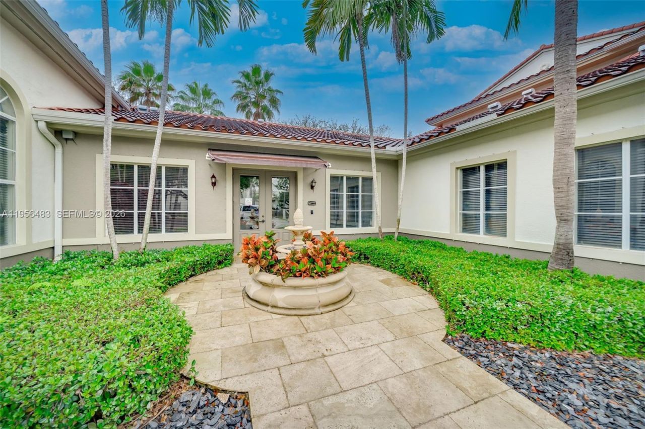 6831 SW 44th St, Unit 304, Miami, FL 33155 Photo