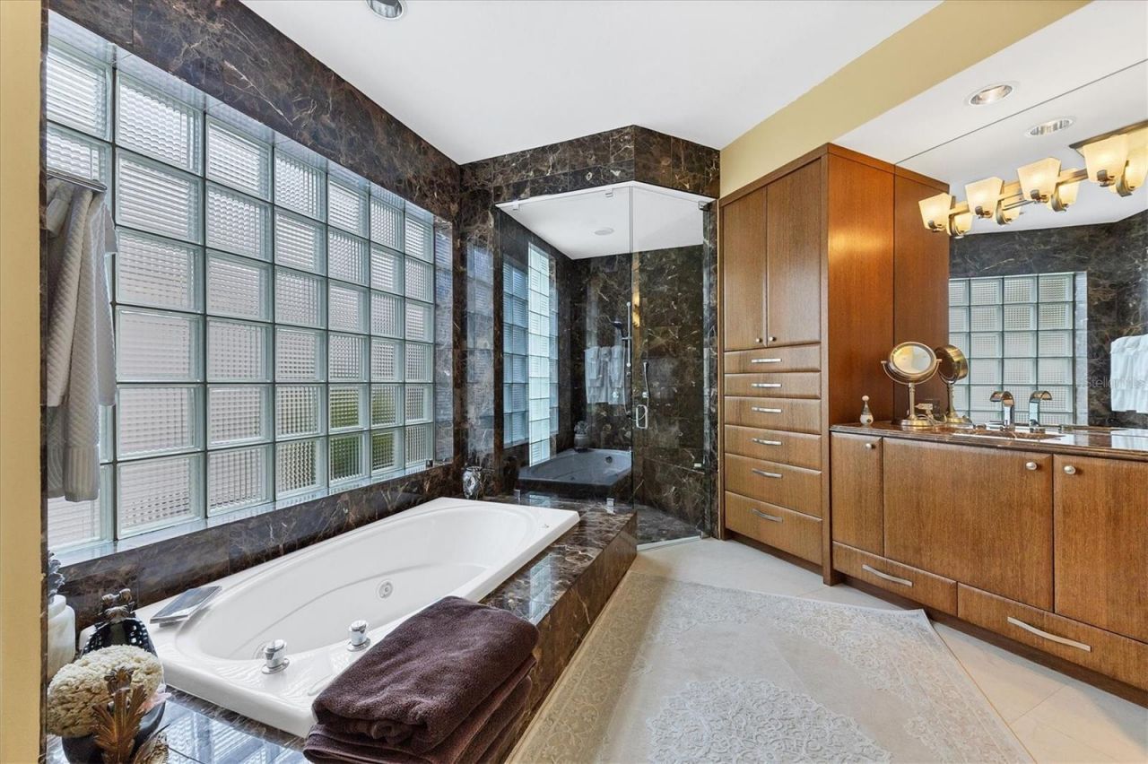 7716 Club Lane, Sarasota, FL 34238 Photo