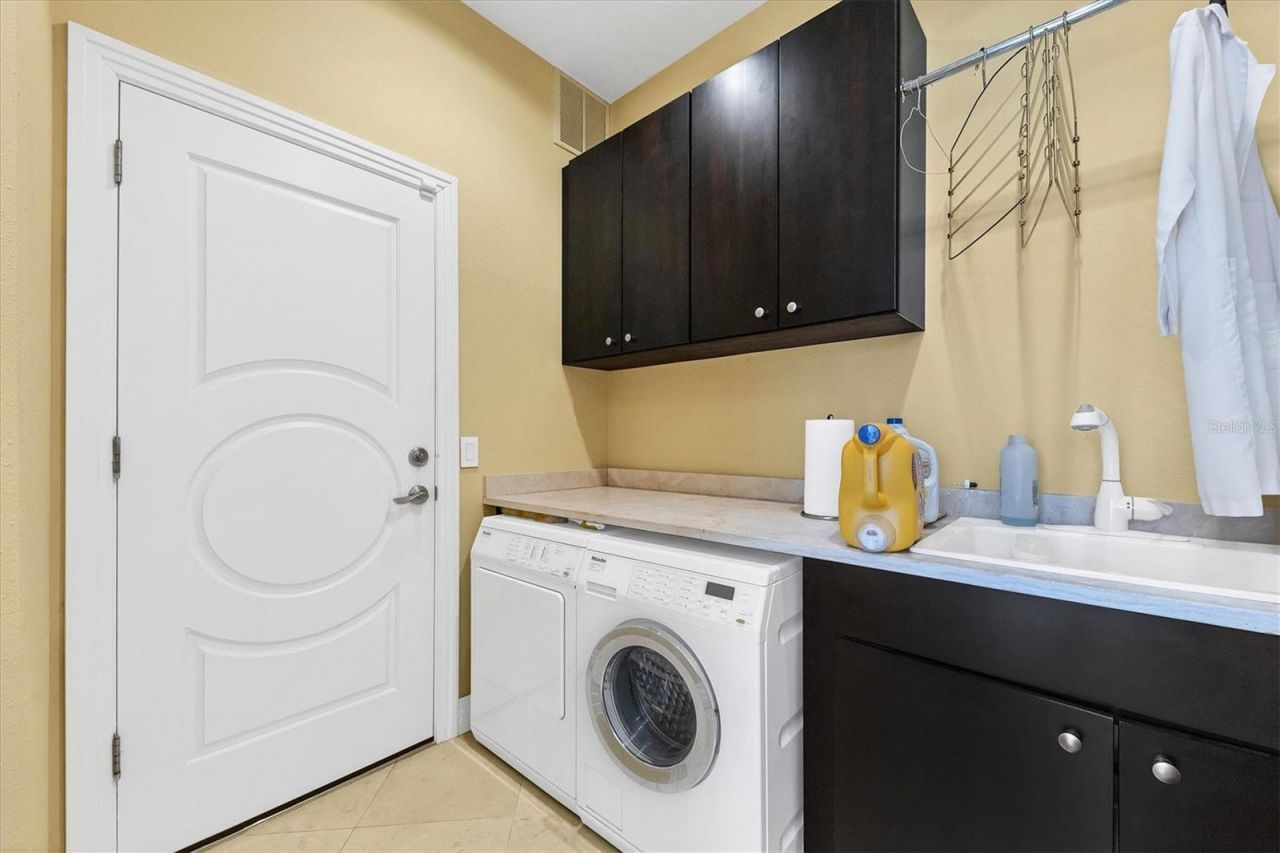 7716 Club Lane, Sarasota, FL 34238 Photo