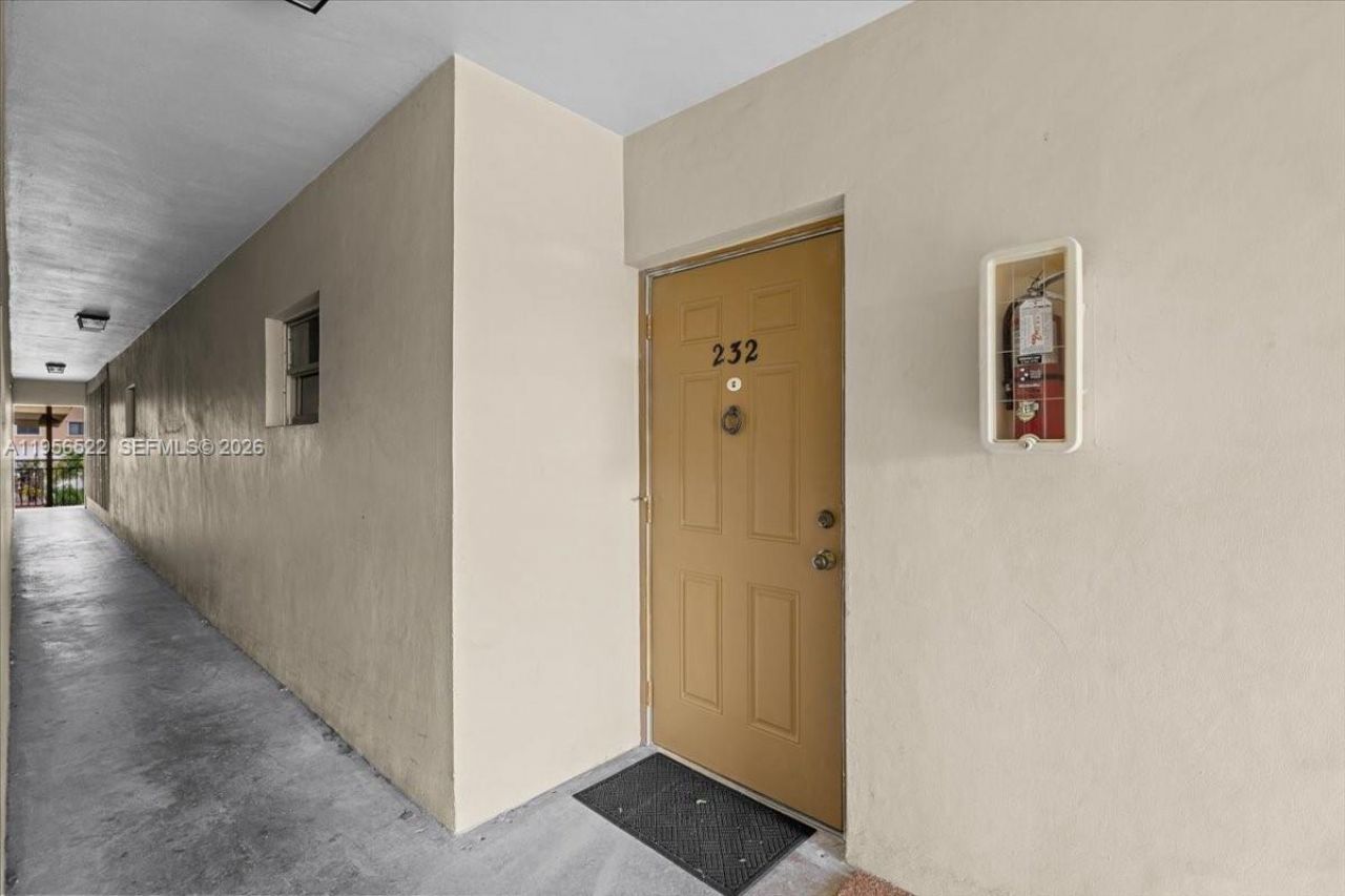 4850 SW 63rd Ter, Unit 232, Davie, FL 33314 Photo