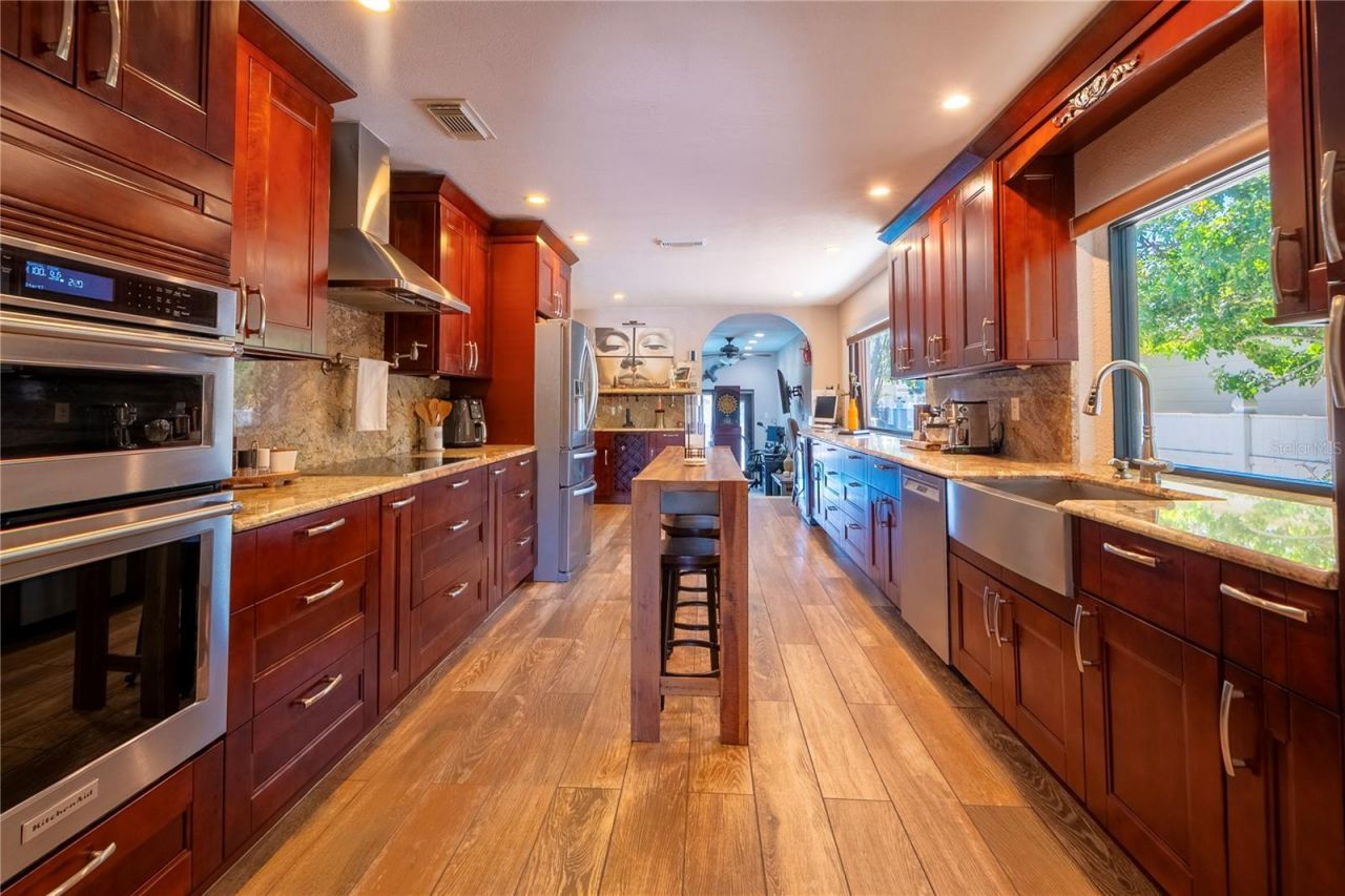 2300 37th Avenue N, Saint Petersburg, FL 33713 Photo