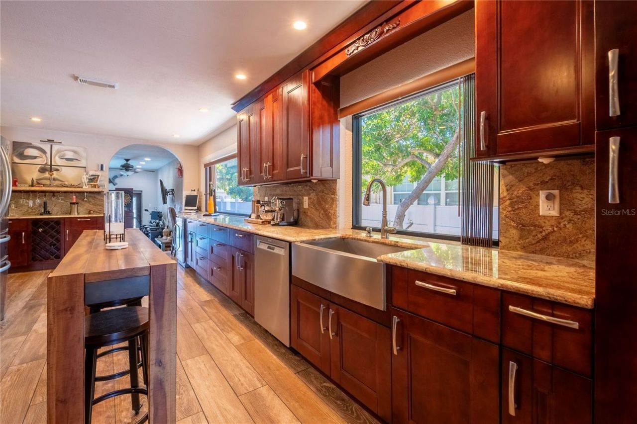 2300 37th Avenue N, Saint Petersburg, FL 33713 Photo