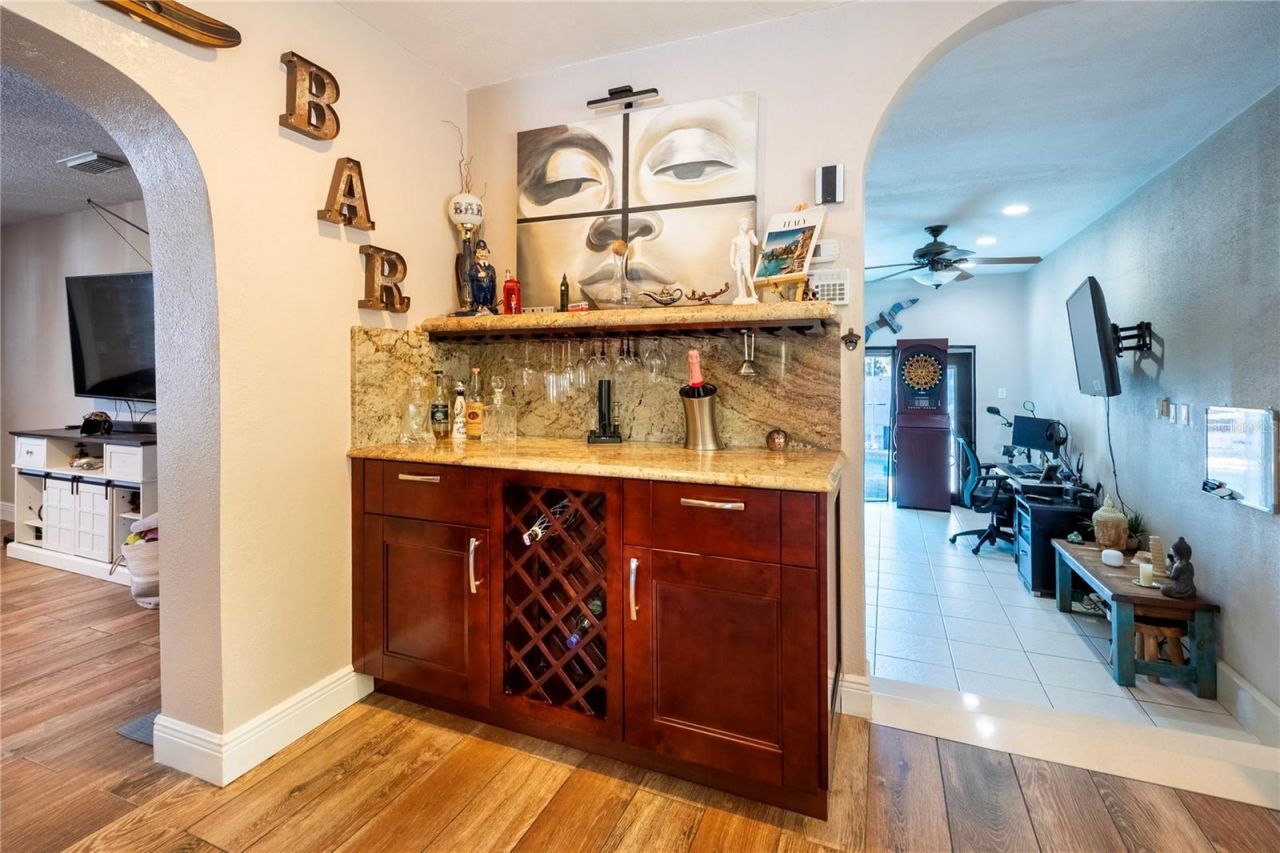 2300 37th Avenue N, Saint Petersburg, FL 33713 Photo