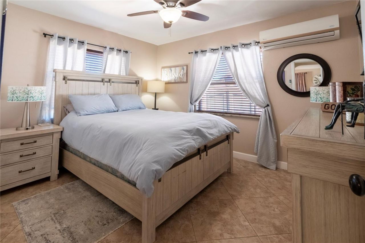 2300 37th Avenue N, Saint Petersburg, FL 33713 Photo