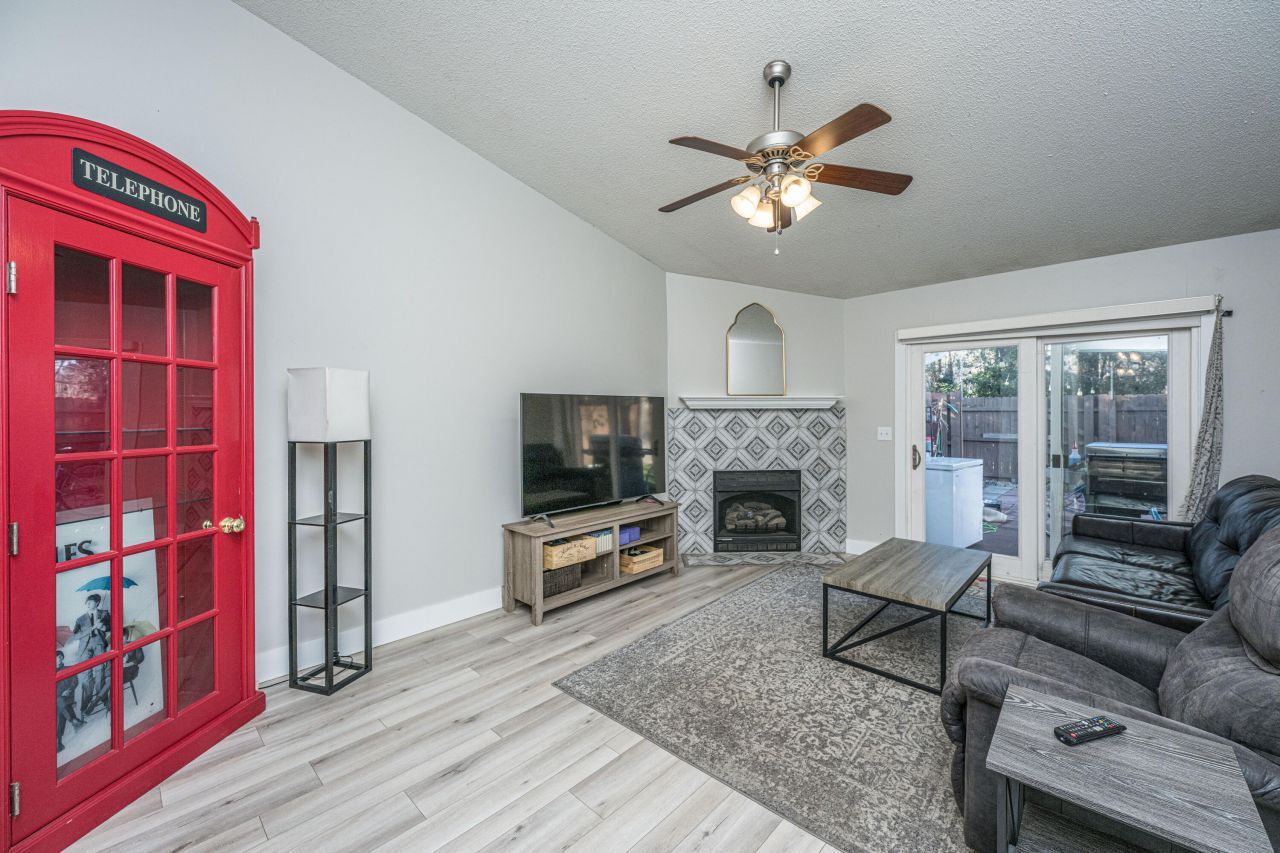 1365 Pinnacle Lane Photo 8