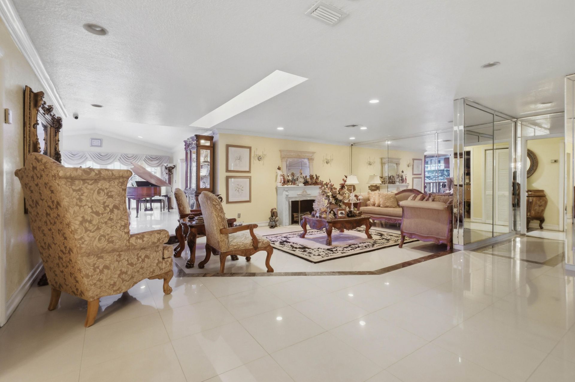 7445 N Augusta Drive, Hialeah, FL 33015 Photo