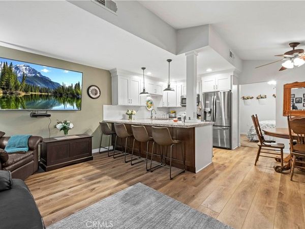 19160 Avenue Of The Oaks, Unit B, Newhall, CA 91321