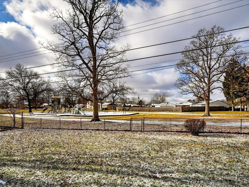 495 Daytona Road, Columbus, OH 43228 Photo 11