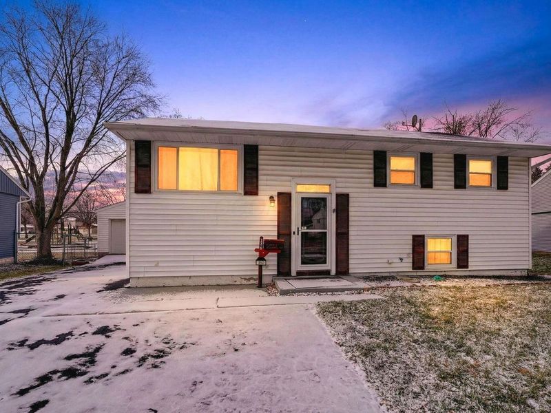 495 Daytona Road, Columbus, OH 43228 Photo 2