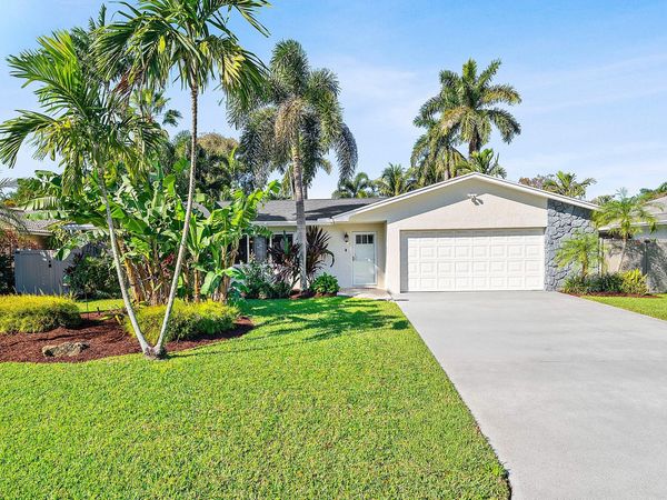 6885 Tradewind Way, Lake Worth, FL 33462