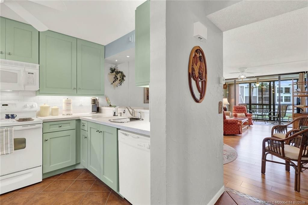 1950 SW Palm City Road, Unit 7-207, Stuart, FL 34994 Photo