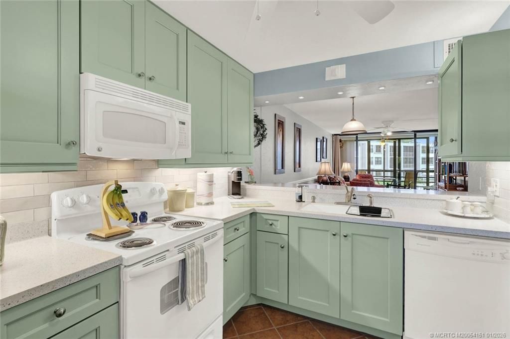 1950 SW Palm City Road, Unit 7-207, Stuart, FL 34994 Photo