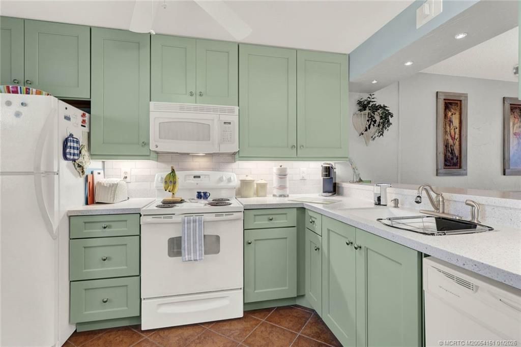 1950 SW Palm City Road, Unit 7-207, Stuart, FL 34994 Photo