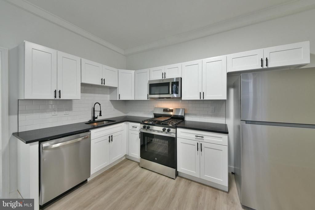 1725 W Juniata Street, Philadelphia, PA 19140 Main Photo