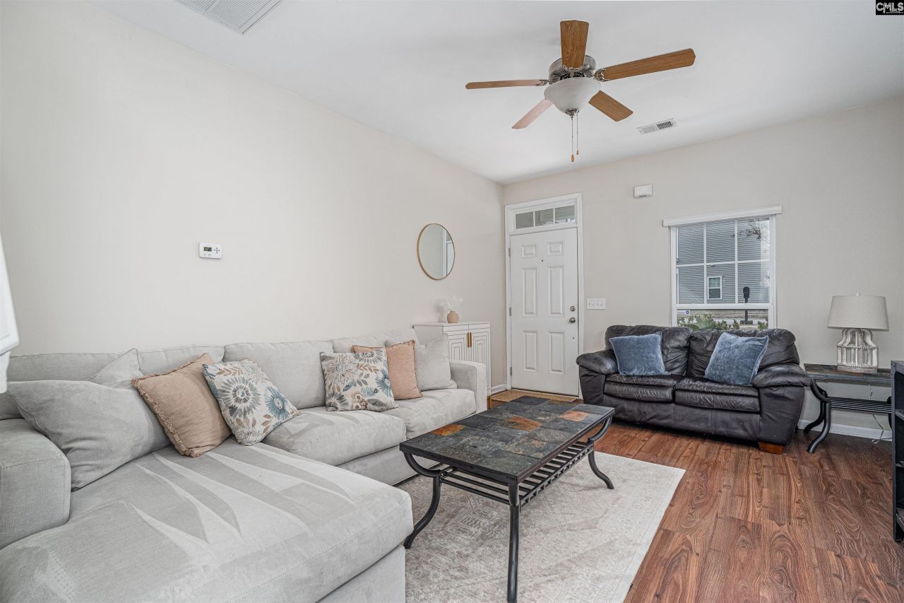 825 Scarlet Leaf Lane Photo 9