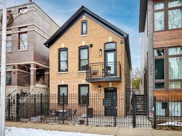2044 W Race Avenue, Chicago, IL 60612