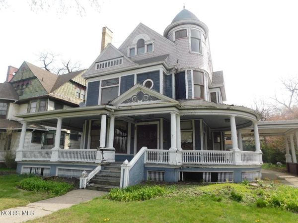 2032 Robinwood Avenue, Toledo, OH 43620