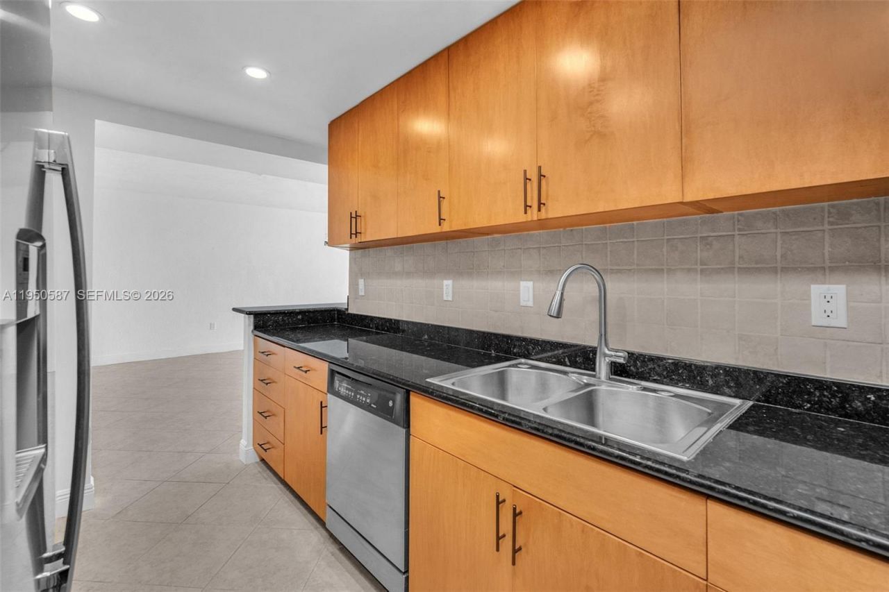 10350 W Bay Harbor Dr, Unit 8F, Bay Harbor Islands, FL 33154 Photo