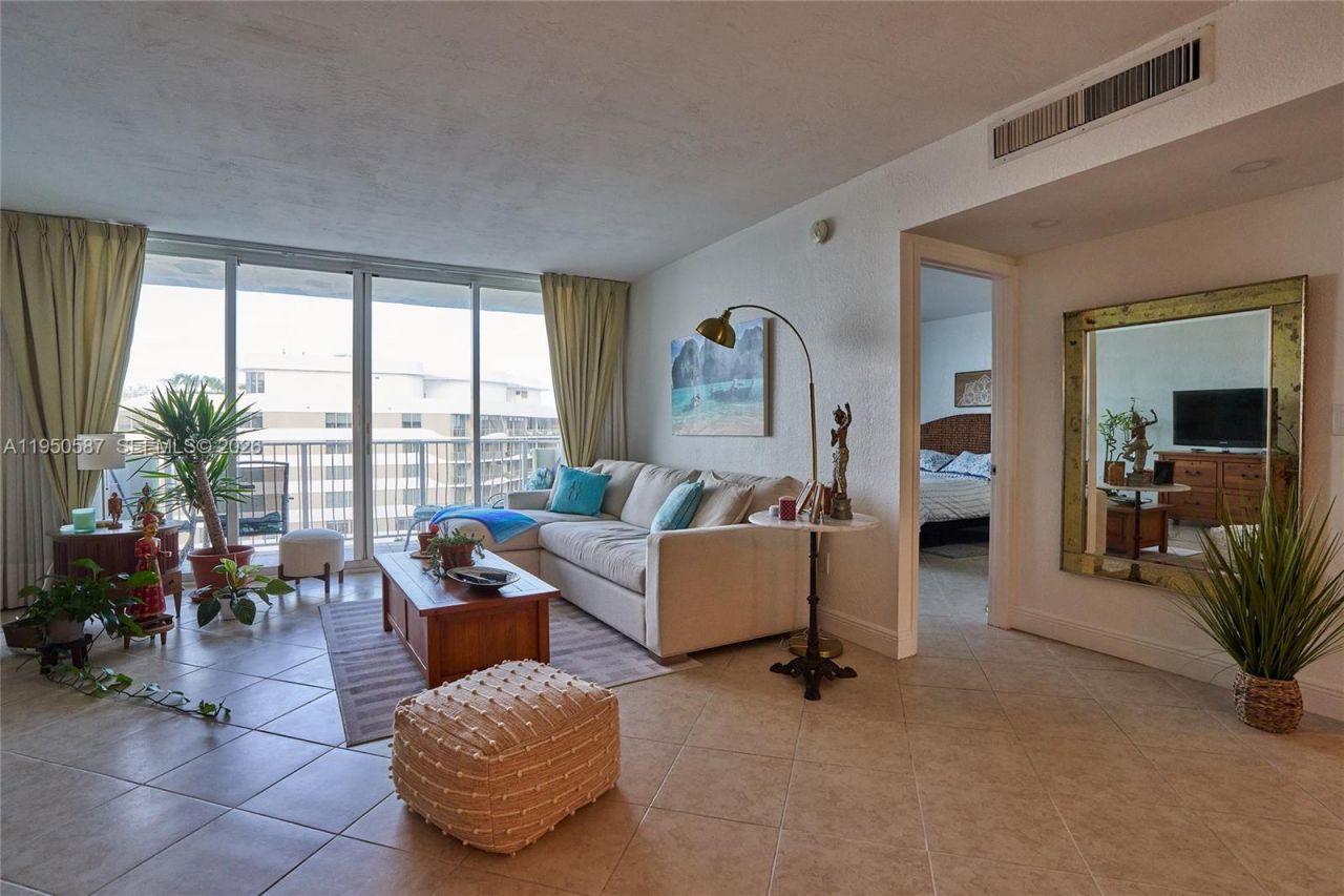 10350 W Bay Harbor Dr, Unit 8F, Bay Harbor Islands, FL 33154 Photo