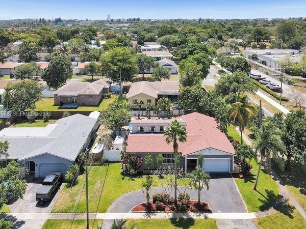 5380 SW 8th Ct, Plantation, FL 33317