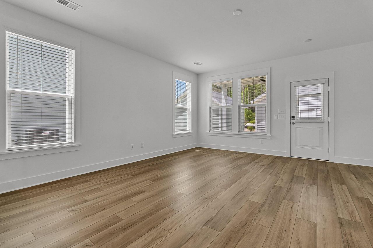 110 Crimson Street Photo 10