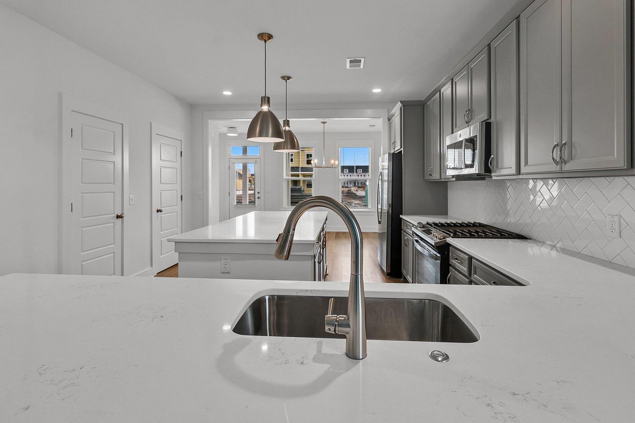 110 Crimson Street Photo 13