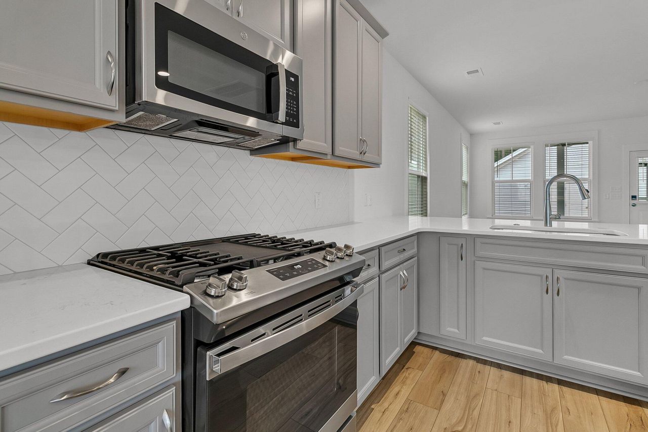 110 Crimson Street Photo 14