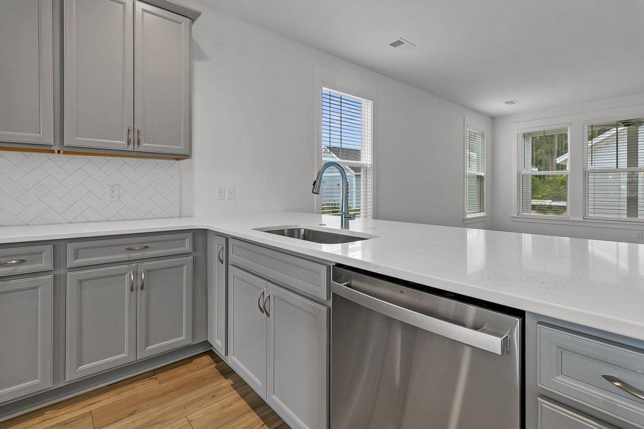 110 Crimson Street Photo 24