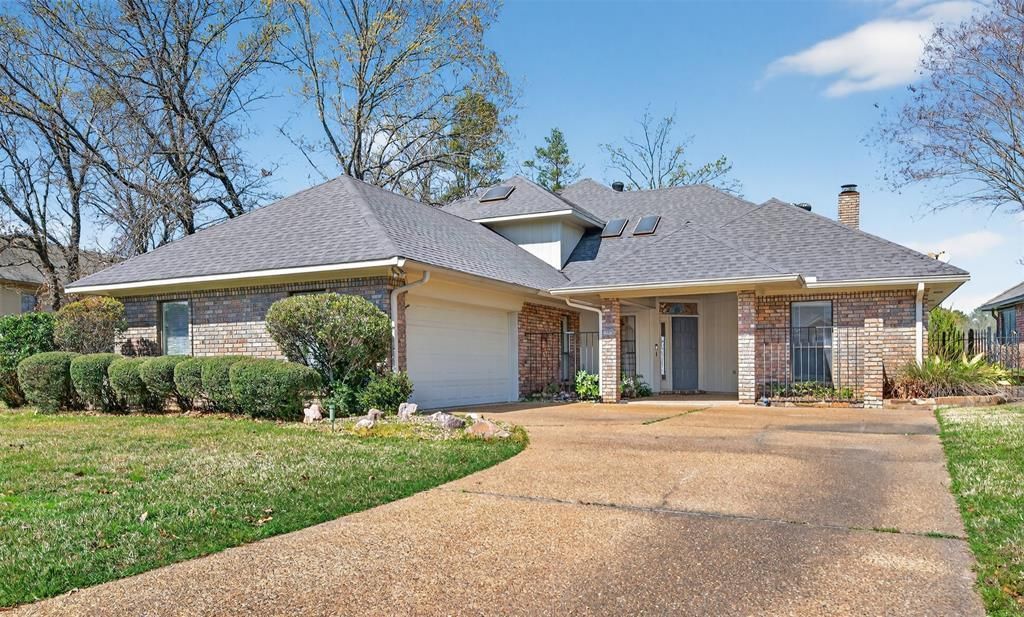 10090 Chenier Pt. Pointe, Shreveport, LA 71106 Main Photo