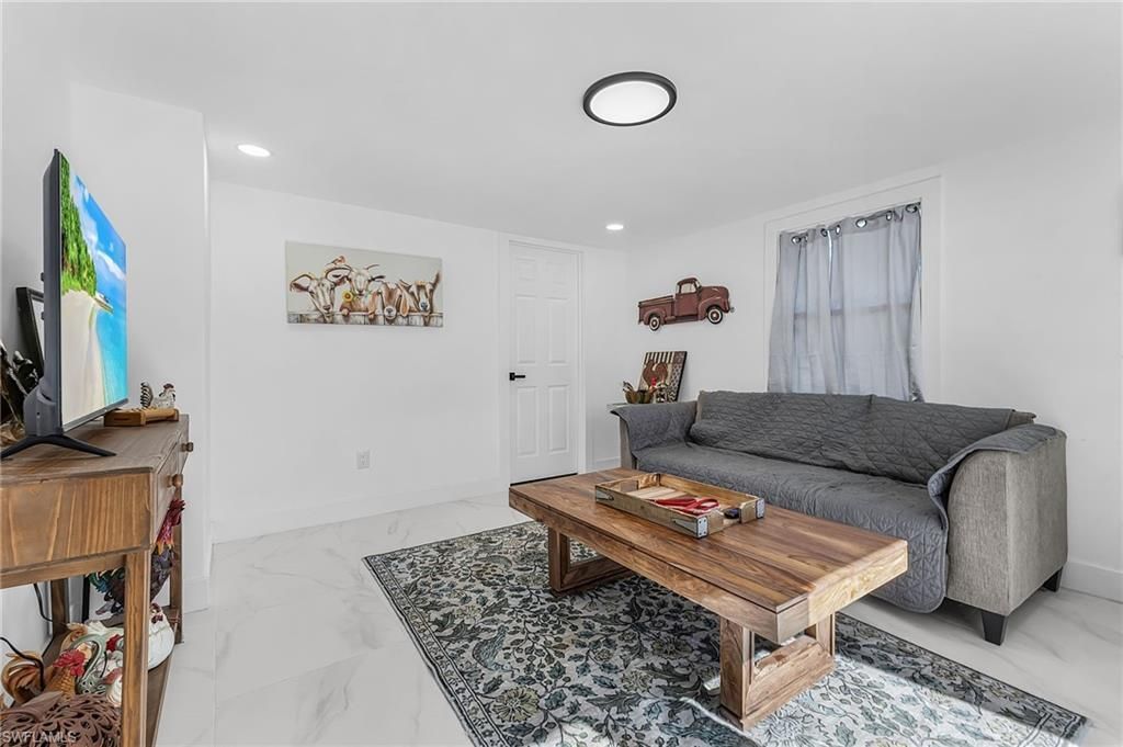 3843 Marvaez St, Fort Myers, FL 33901 Photo