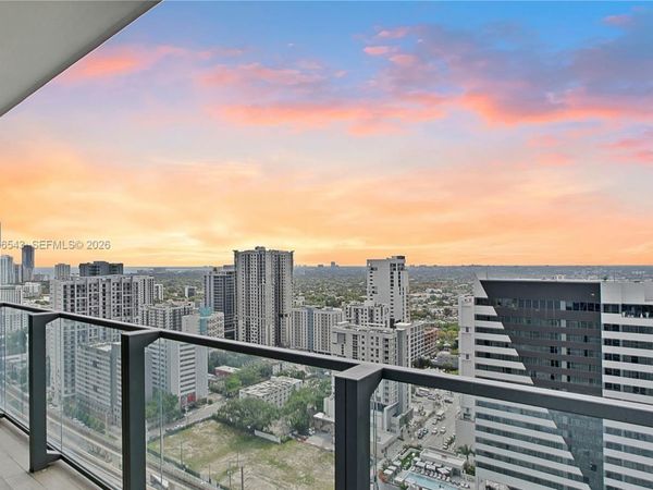 88 SW 7th St, Unit 2104, Miami, FL 33130