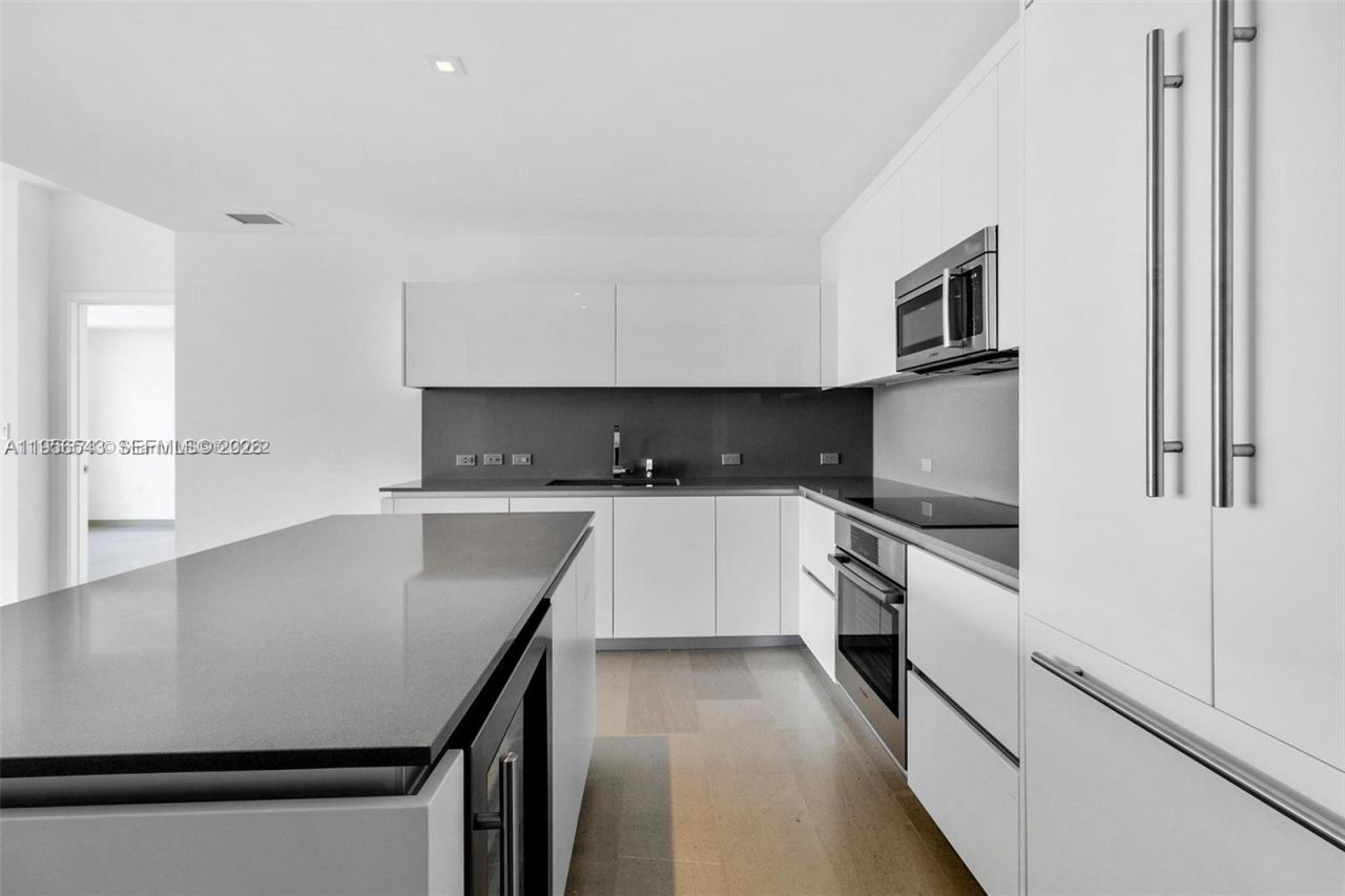 88 SW 7th St, Unit 2104, Miami, FL 33130 Photo