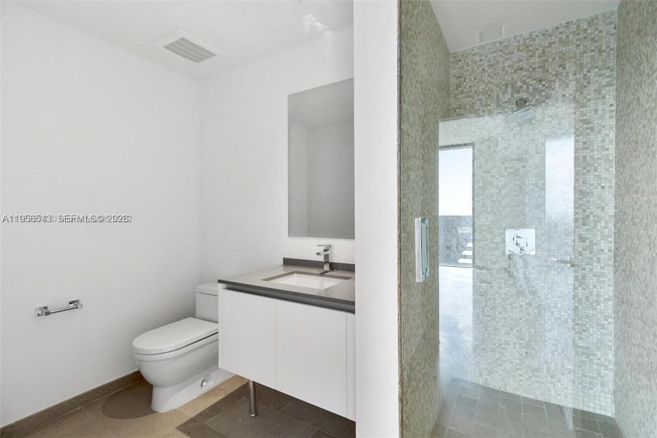 88 SW 7th St, Unit 2104, Miami, FL 33130 Photo