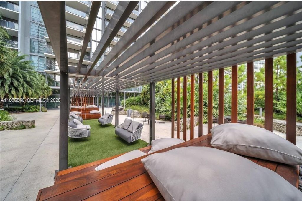 88 SW 7th St, Unit 2104, Miami, FL 33130 Photo