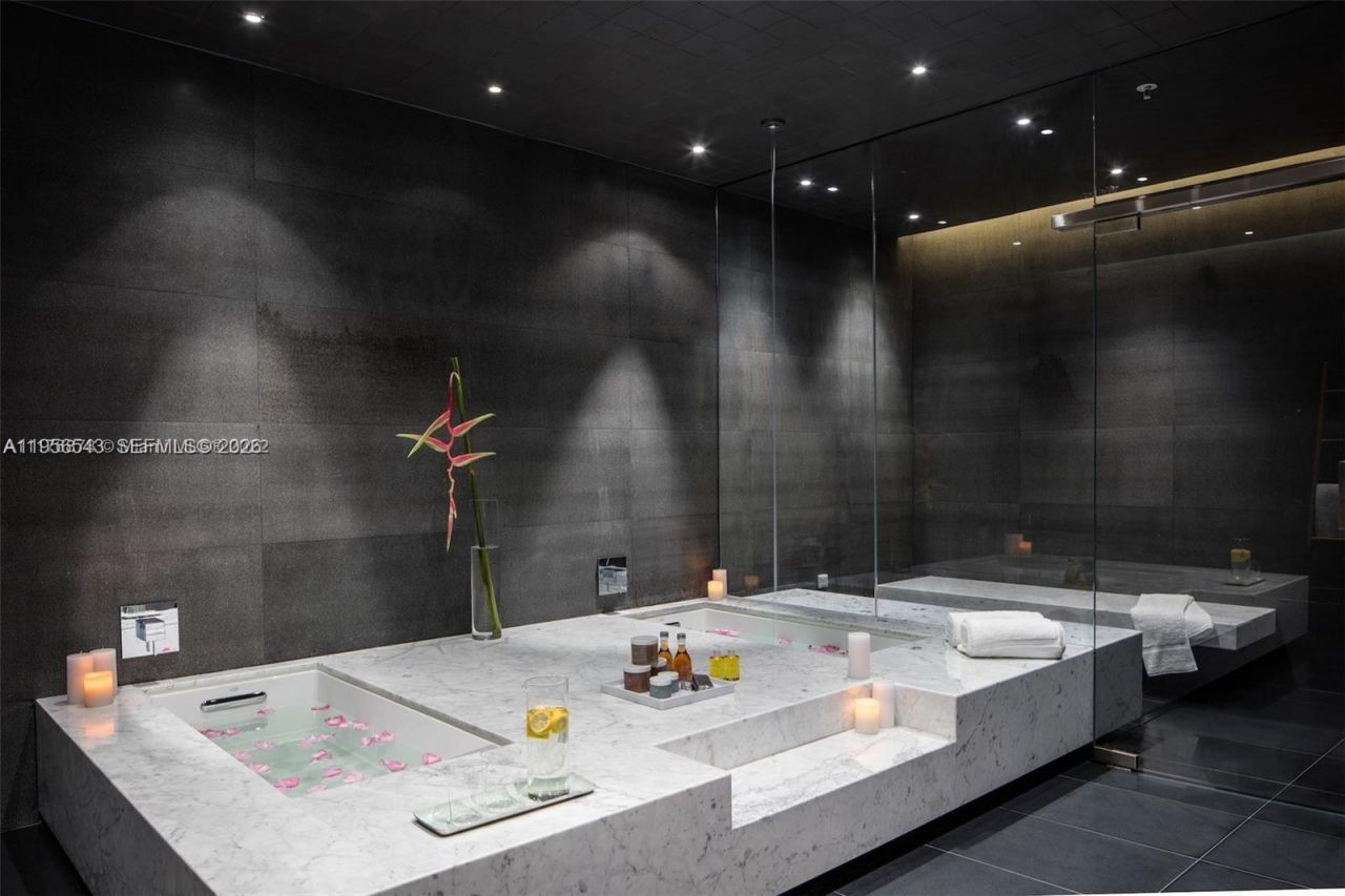 88 SW 7th St, Unit 2104, Miami, FL 33130 Photo