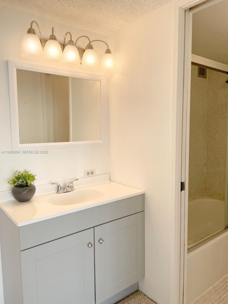 16919 N Bay Rd, Unit 706, Sunny Isles Beach, FL 33160 Photo