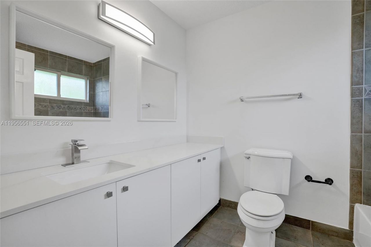 5409 SW 41st St, Unit 5409, Pembroke Park, FL 33023 Photo