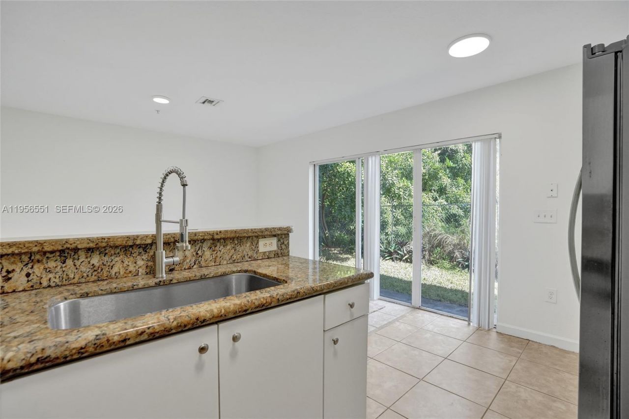 5409 SW 41st St, Unit 5409, Pembroke Park, FL 33023 Photo