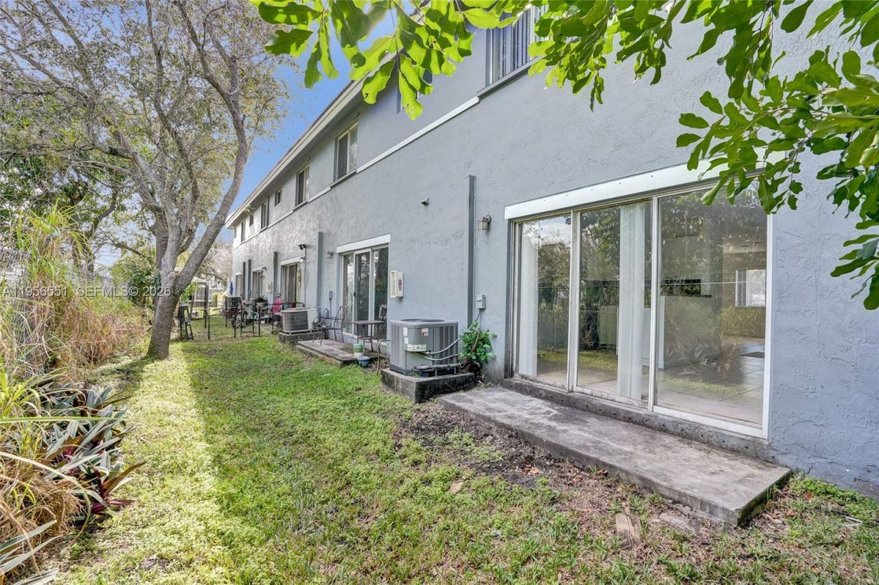 5409 SW 41st St, Unit 5409, Pembroke Park, FL 33023 Photo