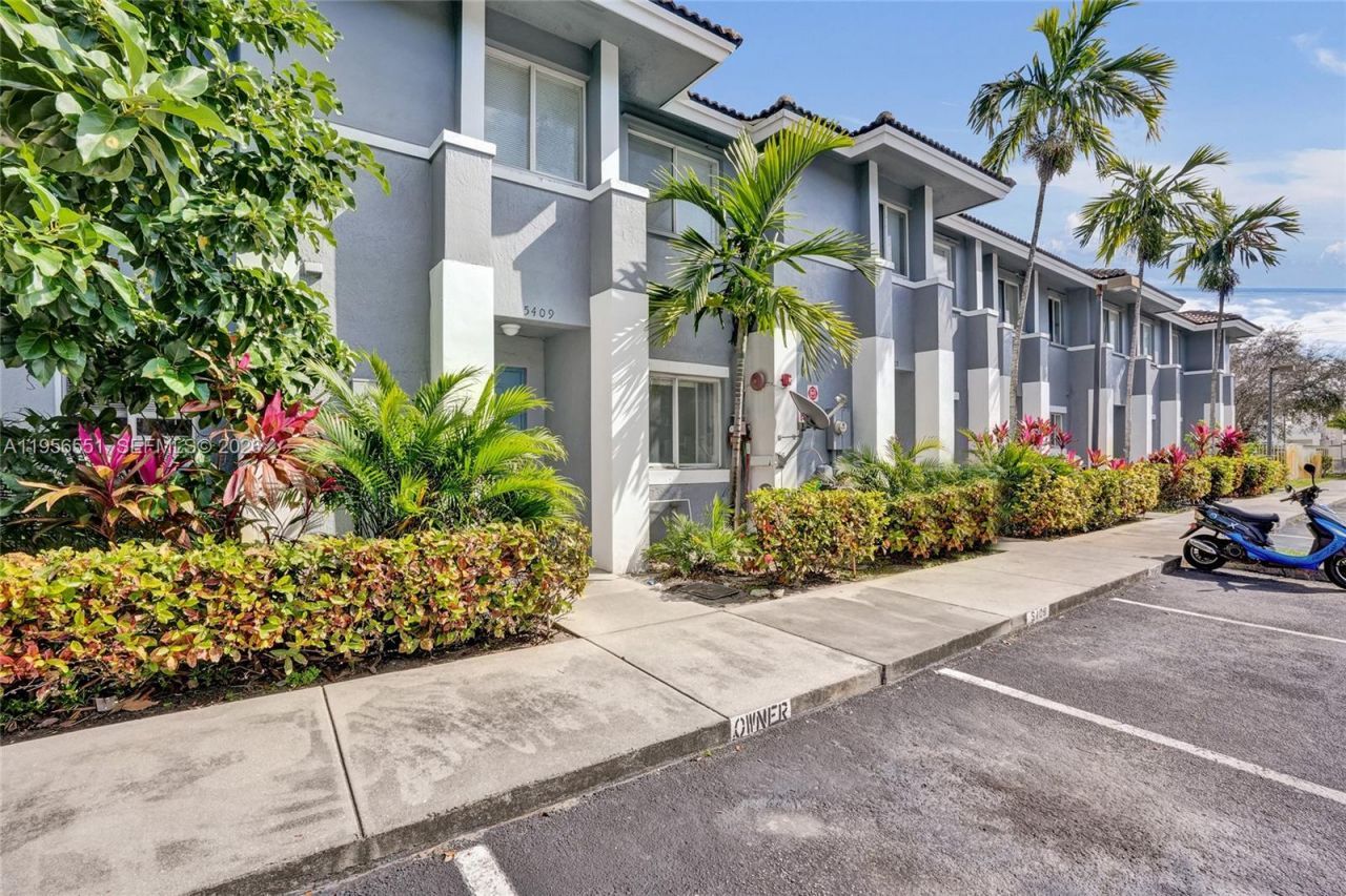 5409 SW 41st St, Unit 5409, Pembroke Park, FL 33023 Photo