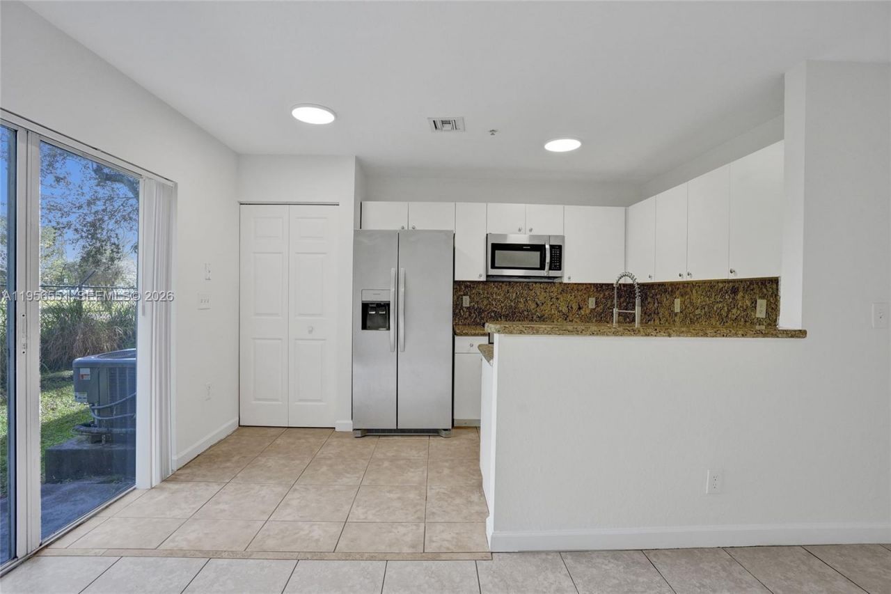 5409 SW 41st St, Unit 5409, Pembroke Park, FL 33023 Photo