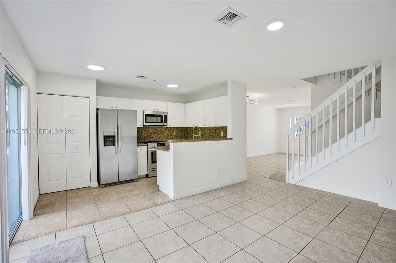 5409 SW 41st St, Unit 5409, Pembroke Park, FL 33023 Photo