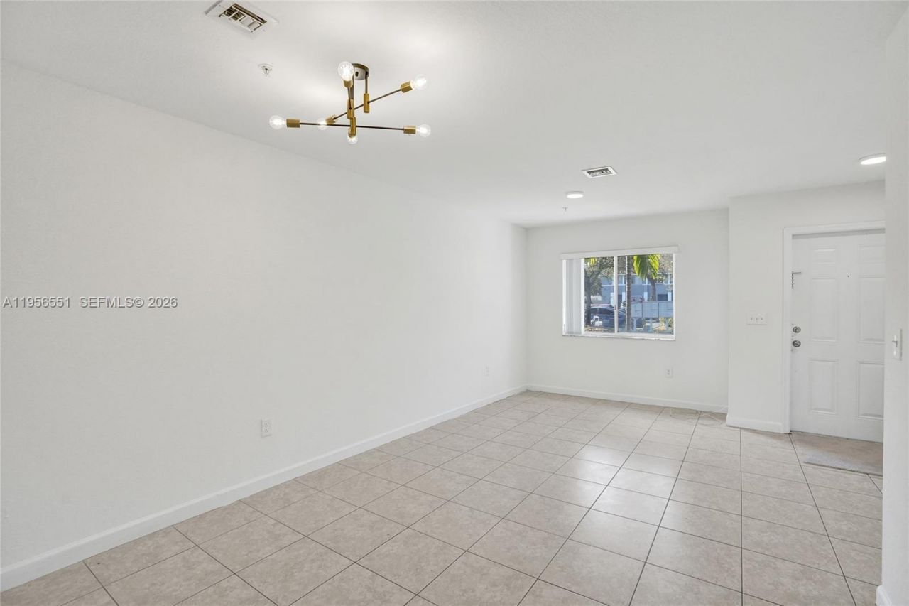 5409 SW 41st St, Unit 5409, Pembroke Park, FL 33023 Photo