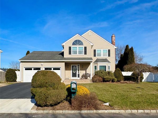 5 Lea Avenue, Manorville, NY 11949