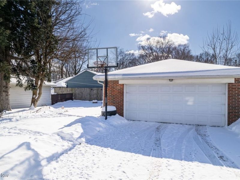 1115 Birch Lane, Cleveland, OH 44109 Photo 3