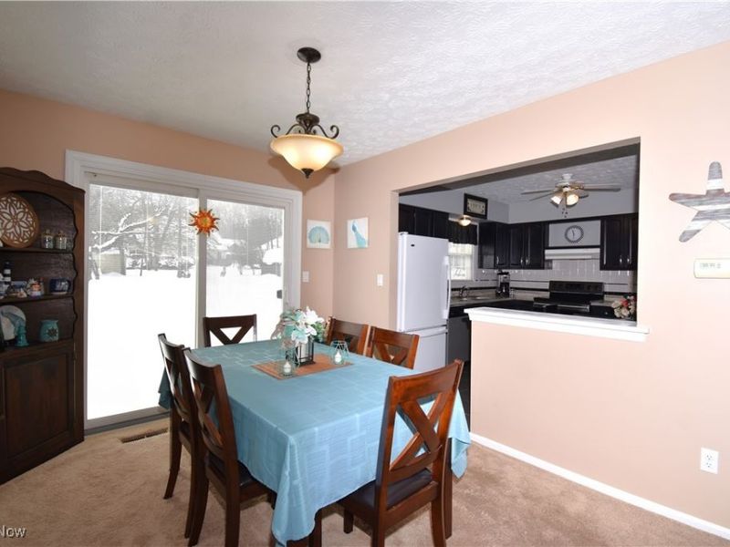 601 Wendemere Drive, Hubbard, OH 44425 Photo 10