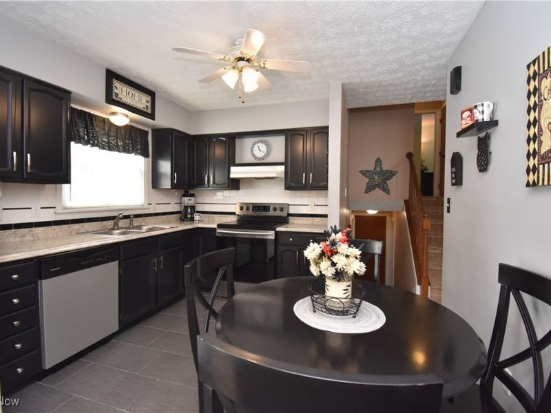 601 Wendemere Drive, Hubbard, OH 44425 Photo 12