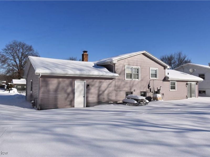 601 Wendemere Drive, Hubbard, OH 44425 Photo 2