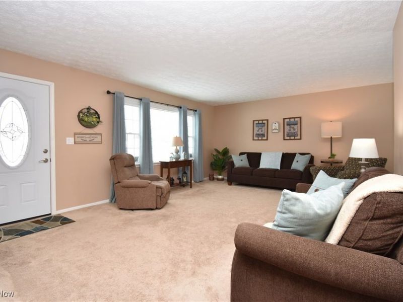 601 Wendemere Drive, Hubbard, OH 44425 Photo 3